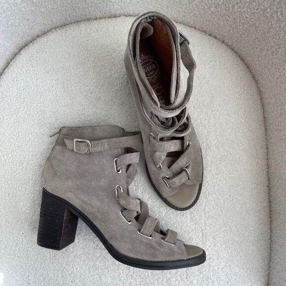 Jeffrey Campbell Salazar Bootie Block Heel Suede Lace Up Taupe 9.5 - Picture 10 of 10